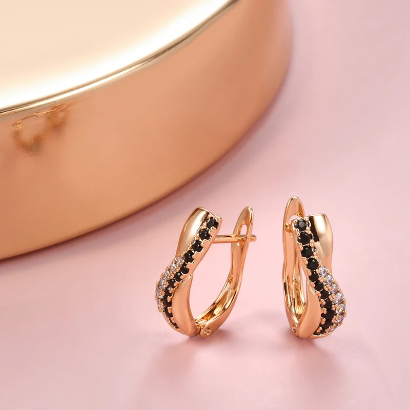 Conjunto de Brincos e Anel Curvados com Zircônias Brancas e Negras, Acabamento em Ouro Rosé 14K