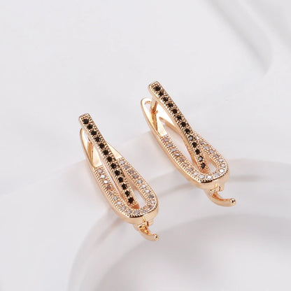 Conjunto de Brincos e Anel com Design em "S" e Zircônias Naturais e Pretas Cravejadas, Acabamento em Ouro Rosé 14K