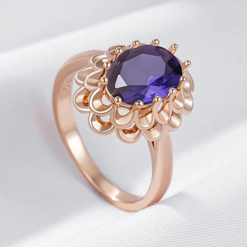 Anel Elegante de Flor de Cristal Oval com Zircônia Interna Roxa e Acabamento em Ouro Rosé 14K