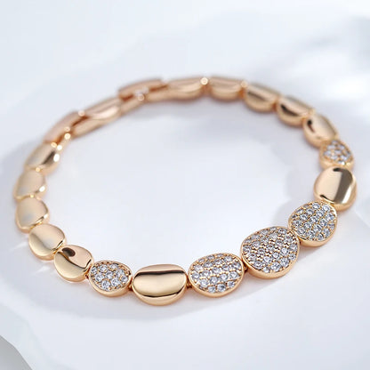 Pulseira Elegante com Formatos Ovais e Detalhes Cravejados de Zircônias, Acabamento em Ouro Rosé 14K