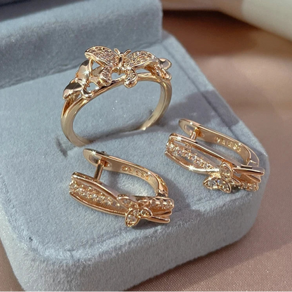 Conjunto de Brincos e Anel com Borboletas Cravejadas de Zircônias, Acabamento em Ouro Rosé 14K