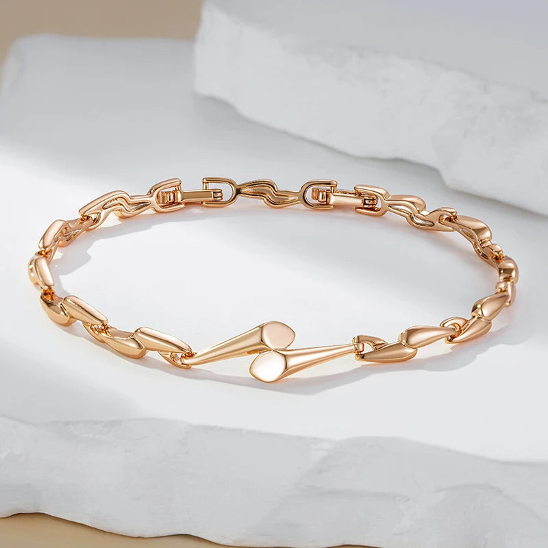 Pulseira Luxuosa de Correntes Entrelaçadas com Zircônias Naturais, Acabamento em Ouro Rosé 14K