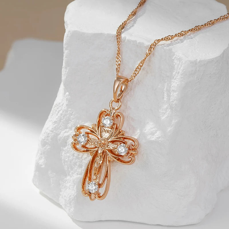 Colar Crucifixo Jesus com Acabamento em Ouro Rosé 14K e Zircônias nas Pontas