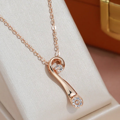 Colar Design Geométrico com Acabamento em Ouro Rosé 14K com Detalhes de Zircônia