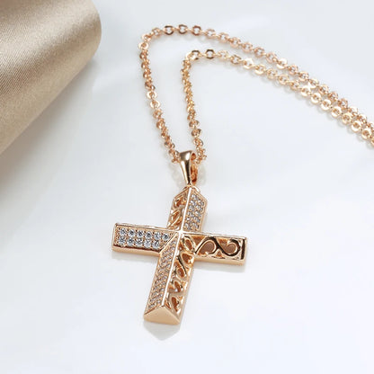 Colar de Crucifixo com Design Triangular Elevado e Acabamento em Ouro Rosé 14K