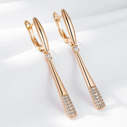 Par de Brincos Elegantes em Formato de Bastão com Pontas Cravejadas de Zircônias e Acabamento em Ouro Rosé 14K