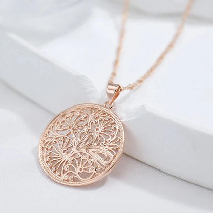 Colar Redondo com Design Oco de Flor Circular e Acabamento em Ouro Rosé 14K