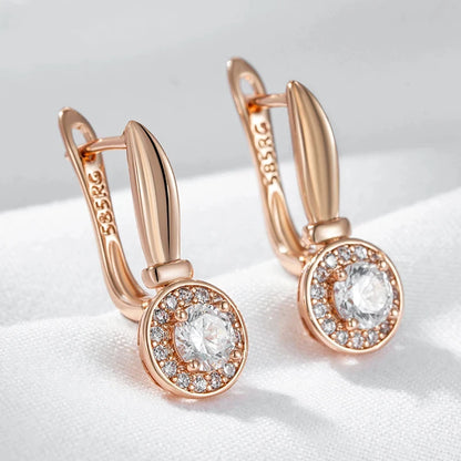 Par de Brincos Clássicos Redondos Cravejados com Zircônias e Acabamento em Ouro Rosé 14K