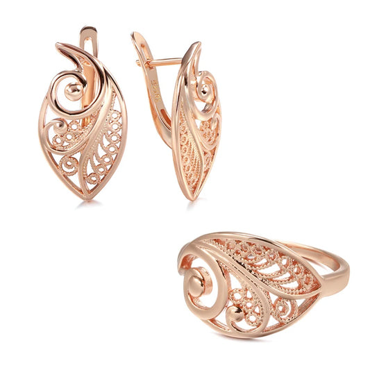 Conjunto de Brincos e Anel com Design de Folha Trançada e Acabamento em Ouro Rosé 14K