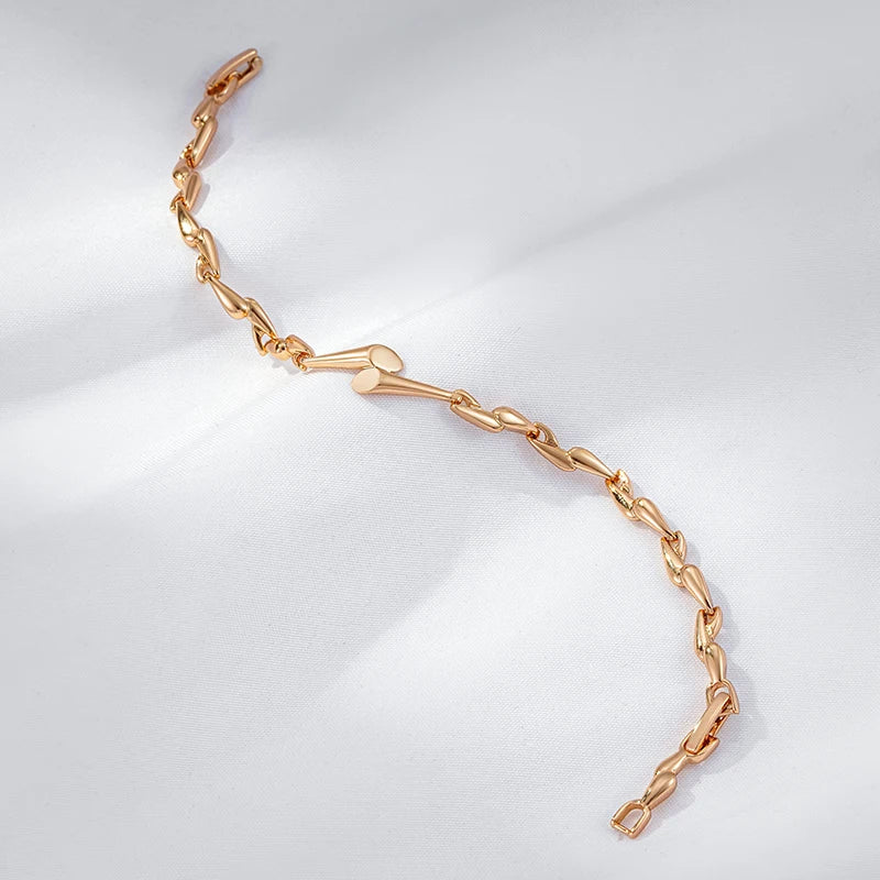 Pulseira Luxuosa de Correntes Entrelaçadas com Zircônias Naturais, Acabamento em Ouro Rosé 14K