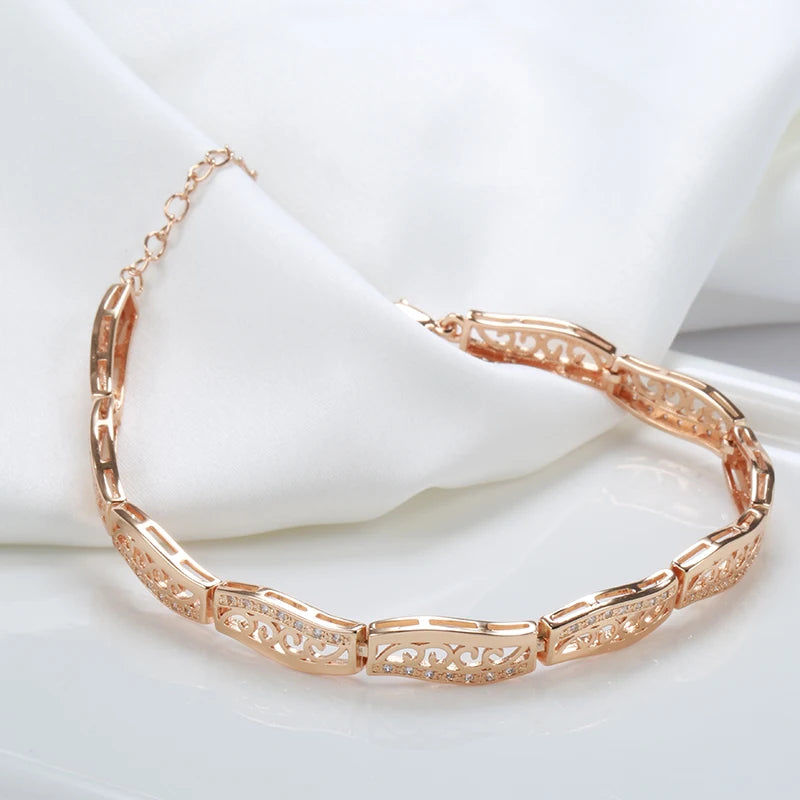 Pulseira Sofisticada com Arabescos Vazados e Zircônias Cravejadas, Acabamento em Ouro Rosé 14K