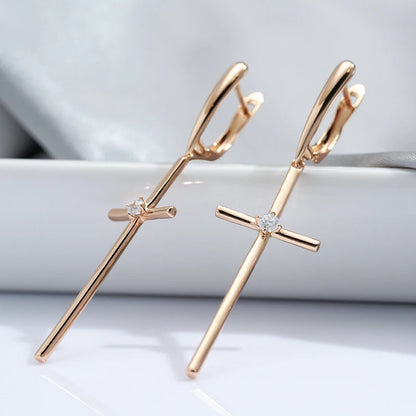 Par de Brincos Minimalistas de Cruz com Zircônia no Centro e Acabamento em Ouro Rosé 14K