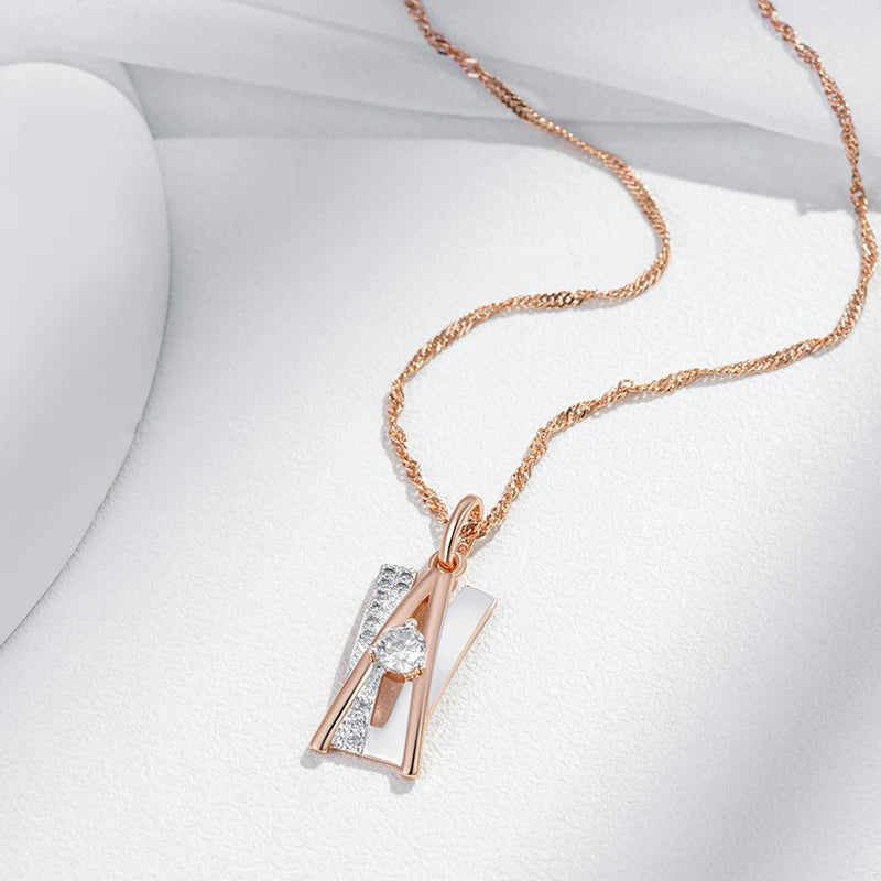 Colar Elegante Design Duplo com Acabamento em Ouro Rosé 14K Cravejado de Zircônias