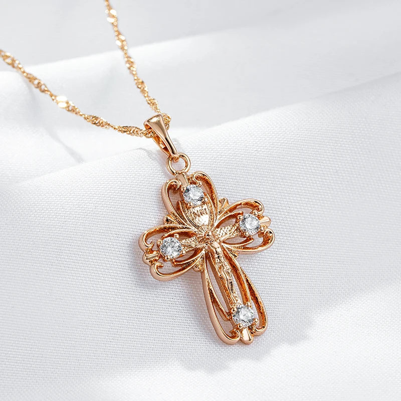 Colar Crucifixo Jesus com Acabamento em Ouro Rosé 14K e Zircônias nas Pontas