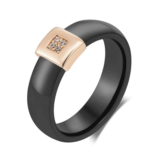 Anel Sofisticado com Acabamento em Cerâmica, Design Quadrado Cravejado de Zircônias e Ouro Rosé 14K