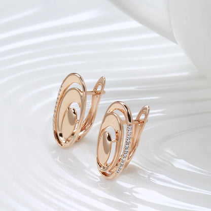 Conjunto de Brincos e Anel Oval Espiral com Detalhes de Zircônias Cravejadas, Acabamento em Ouro Rosé 14K