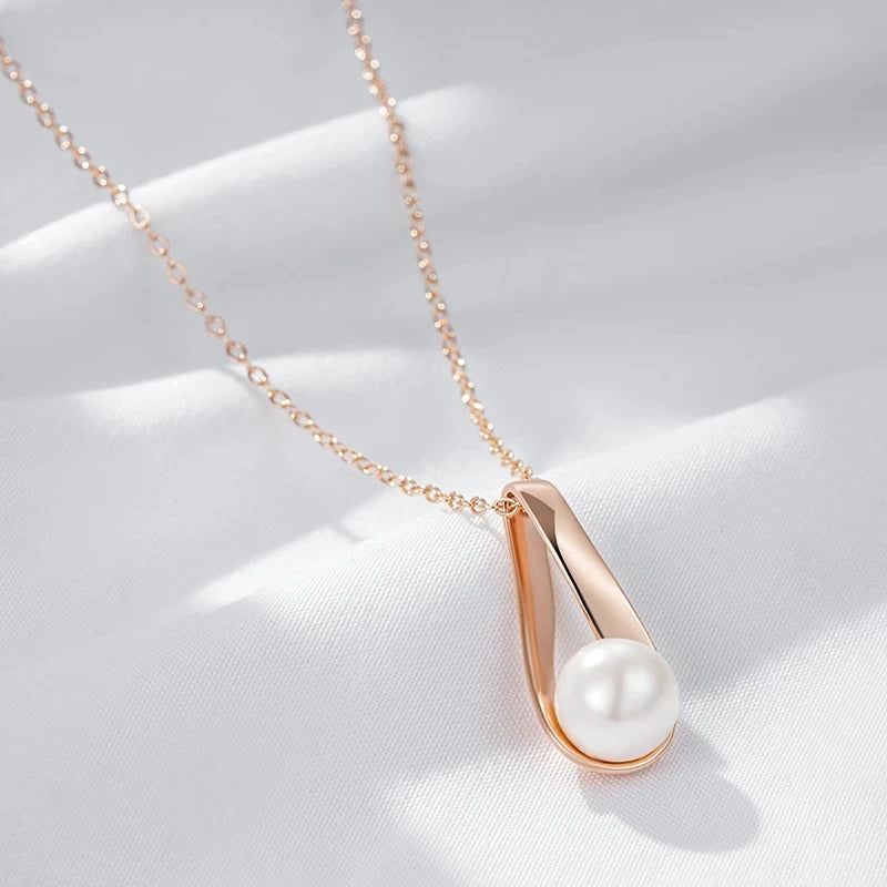 Colar Geométrico Minimalista com Pérola e Acabamento em Ouro Rosé 14K