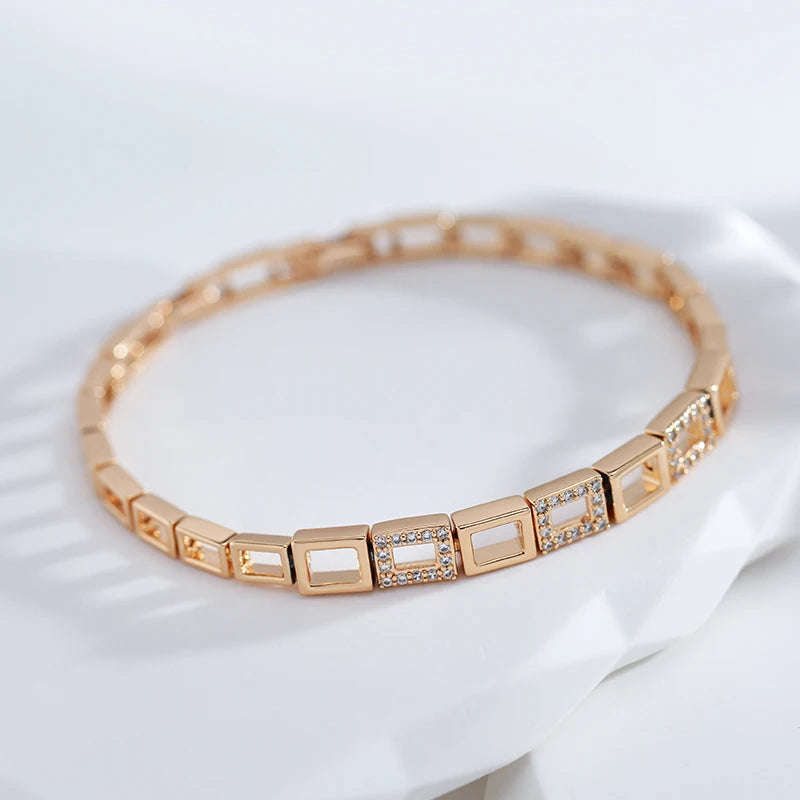 Pulseira Geométrica de Pequenos Quadrados Ocos com Detalhes Cravejados de Zircônias, Acabamento em Ouro Rosé 14K