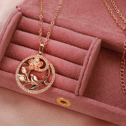 Colar Estilo Flores Vazadas com Acabamento em Ouro Rosé 14K Cravejado de Zircônias