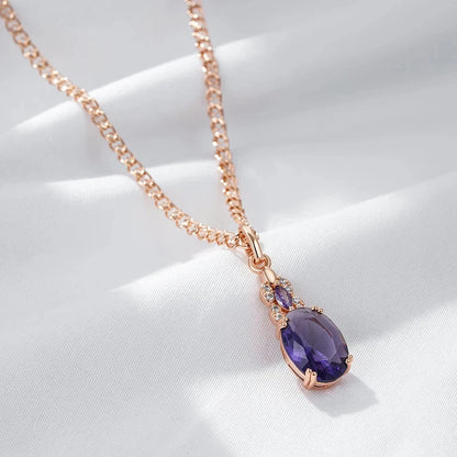 Colar Elegante com Zircônias e Pedra Central Roxa com Acabamento em Ouro Rosé 14K