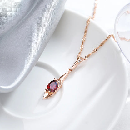 Colar Longo com Pingente Cravejado de Zircônias e Detalhe em Zircônia Vermelha, com Acabamento em Ouro Rosé 14K