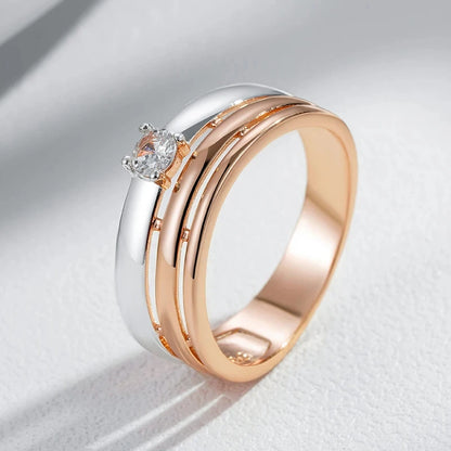 Anel Minimalista Tríptico com Acabamento Prata e Zircônia Central, Acabamento em Ouro Rosé 14K