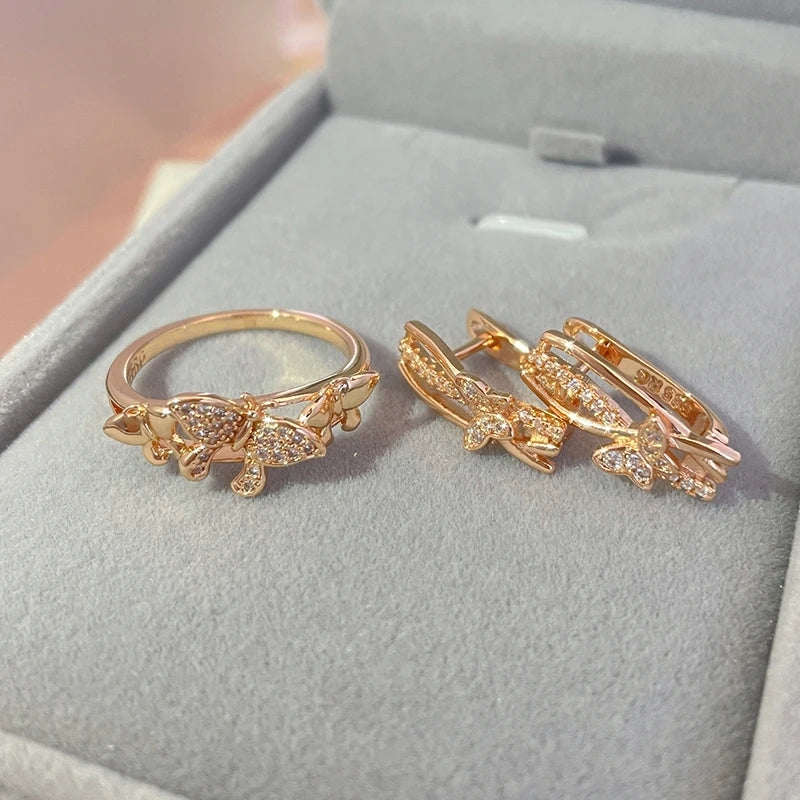 Conjunto de Brincos e Anel com Borboletas Cravejadas de Zircônias, Acabamento em Ouro Rosé 14K