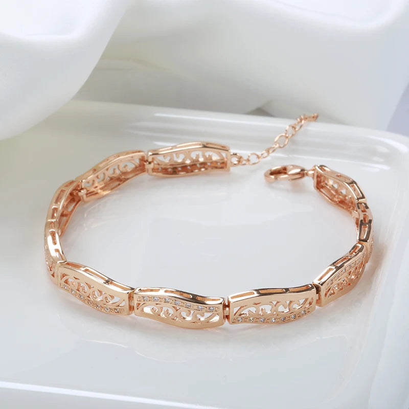 Pulseira Sofisticada com Arabescos Vazados e Zircônias Cravejadas, Acabamento em Ouro Rosé 14K