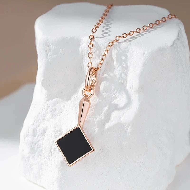 Colar Geométrico Minimalista com Pedra Preta e Acabamento em Ouro Rosé 14K