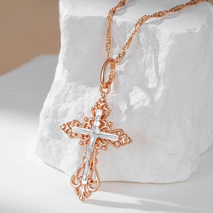 Colar Crucifixo Jesus com Acabamento em Ouro Rosé 14K e Escultura em Prata