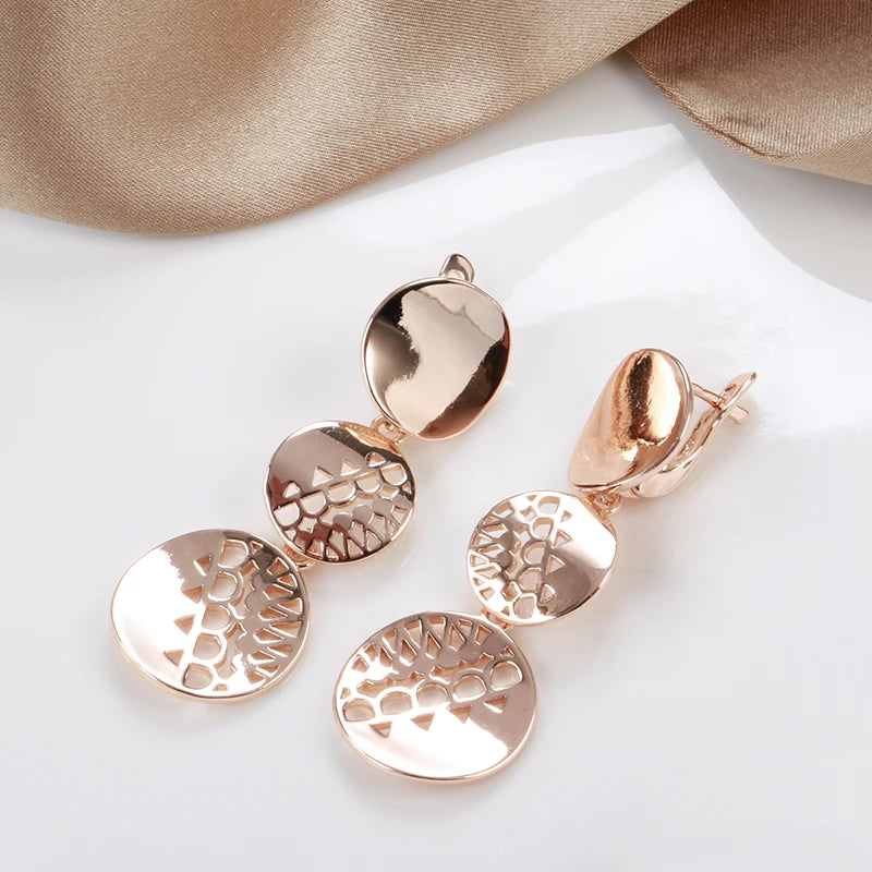 Par de Brincos Minimalistas com Design Geométrico Redondo e Acabamento em Ouro Rosé 14K