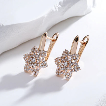 Par de Brincos Elegantes de Estrela Cravejados com Zircônias e Acabamento em Ouro Rosé 14K