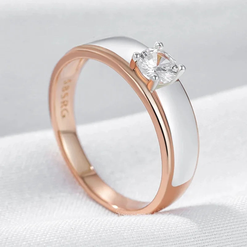 Anel Minimalista com Acabamento Prata na Parte Superior, Zircônia Central e Acabamento em Ouro Rosé 14K